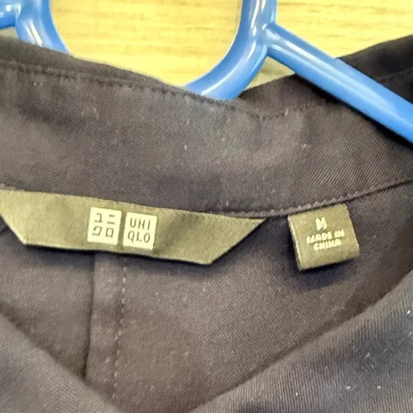 Uniqlo Dark Blue Button-Up Blouse size medium, short sleeve collared top - Picture 2 of 7